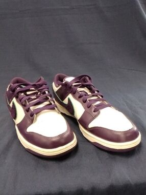 Nike Men's Purple and White Low-Top Sneakers with Teal Accent